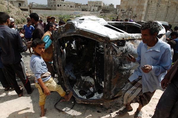 مقتل 6 جنود في تفجير سيارة مفخخة يقودها انتحاري بمحافظة أبين