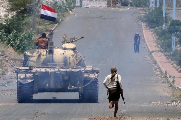 انتشار قوات لمحور تعز بعد مواجهات بين مسلحي غزوان وكتائب أبي العباس