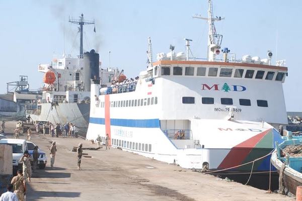 انطلاق أول رحلة سياحية من ميناء المكلا إلى أرخبيل سقطرى