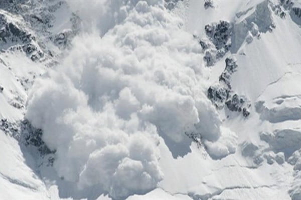 انهيارات جليدية في كشمير تقتل 15 بينهم 11 جندياً