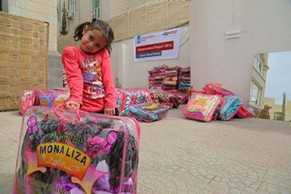 الإغاثة الإسلامية توزع 900 بطانية على الأيتام في صنعاء