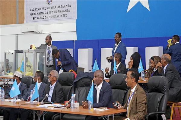 انتهاء الجولة الأولى لانتخابات الرئاسة الصومالية وبدء فرز الأصوات