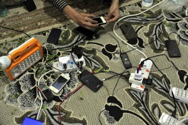 هواتف جديدة في اليمن تراعي انقطاع التيار الكهربائي المستمر
