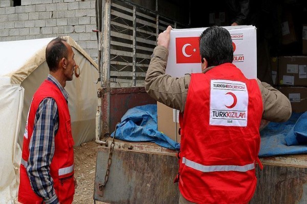 الهلال الأحمر التركي يدشن حملة مساعدات إنسانية لأربع دول بينها اليمن
