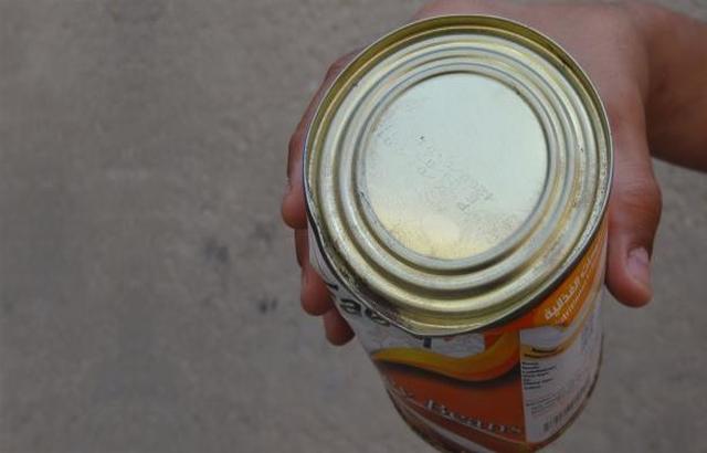 أغذية فاسدة… فقراء اليمن يستهلكون سلعاً تسممهم
