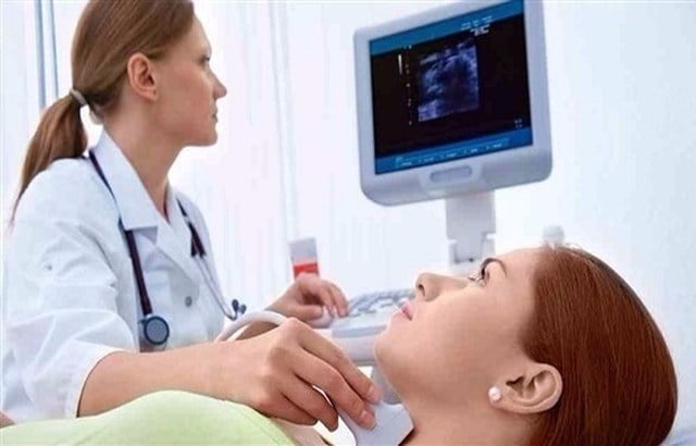 7 علامات تُنذر باضطرابات الغدة الدرقية
