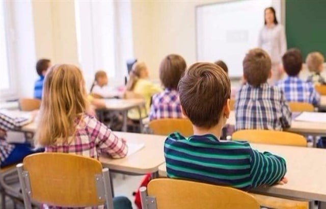 هكذا تساعدين طفلك على تعويض ساعات الجلوس في الصف
