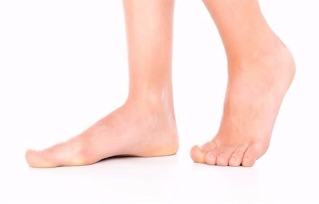 خل التفاح وزيت الشاي.. لعلاج فطريات الأظافر