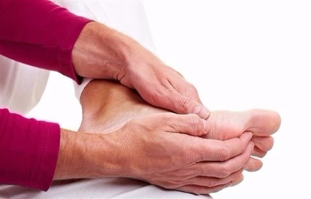 المشي حافياً.. من الأمور المفيدة لصحة القدم