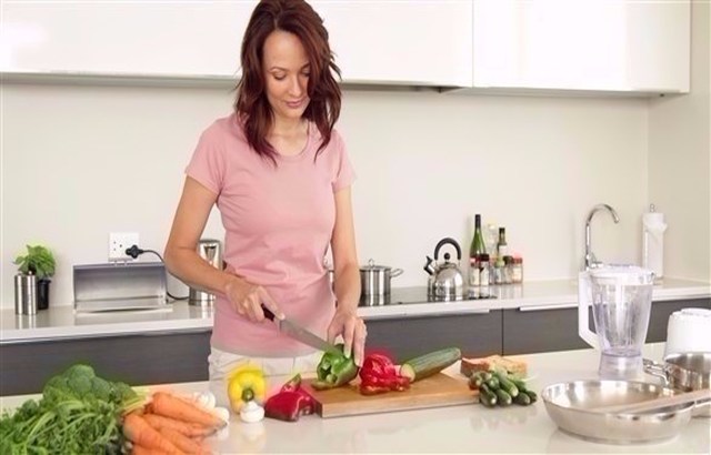 دراسة: تلوث الفاكهة والخضروات بالمبيدات يضعف خصوبة المرأة