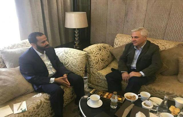 حميد الأحمر مع السفير الروسي لدى اليمن