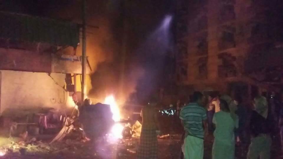 انفجار عنيف يستهدف وزارة المالية في عدن.. صور