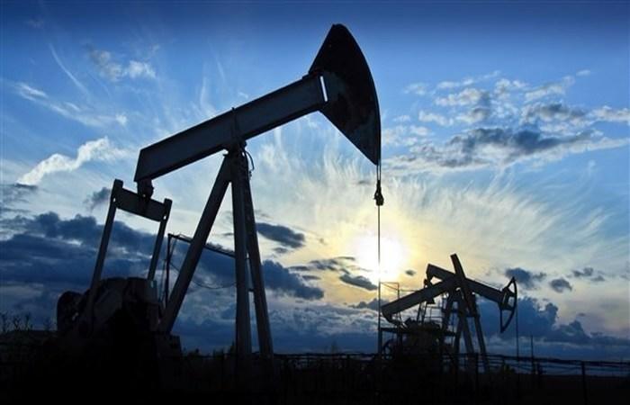النفط يسجل أعلى مستوياته في عامين ونصف العام