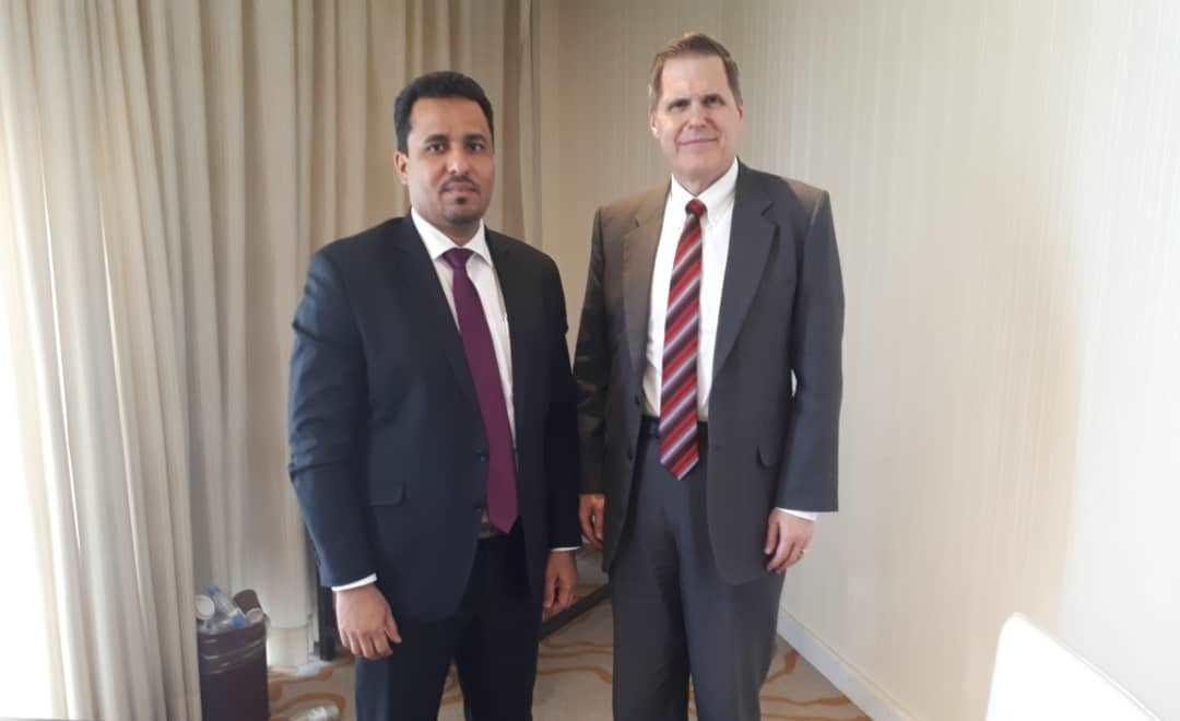 قيادي في المجلس الانتقالي يلتقي السفير الأمريكي لدى اليمن
