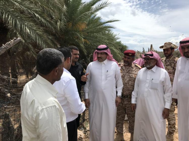 السفير السعودي محمد آل جابر خلال زيارة سقطرى الشهر الجاري