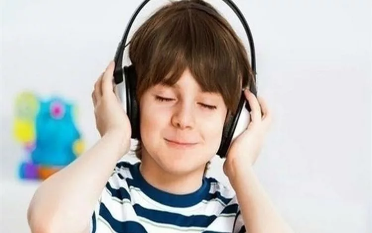 استخدام سماعات الأذن يضعف السمع