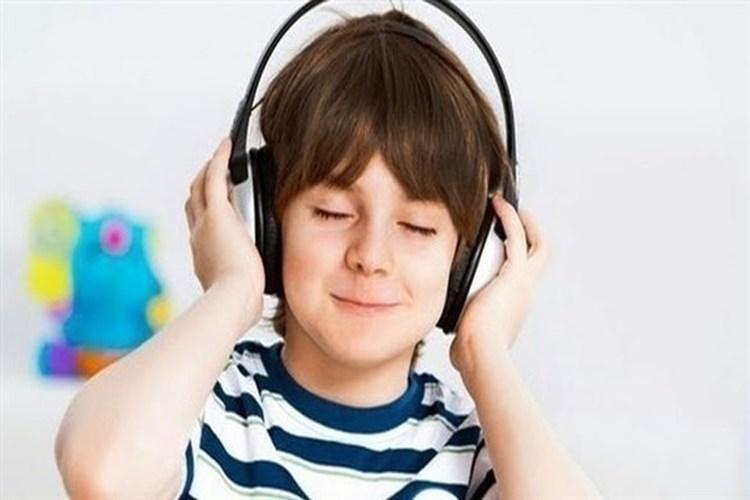 استخدام سماعات الأذن يضعف السمع