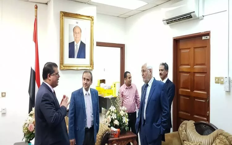 باحميد يناقش أزمة مستحقات المبتعثين مع وفد التعليم العالي
