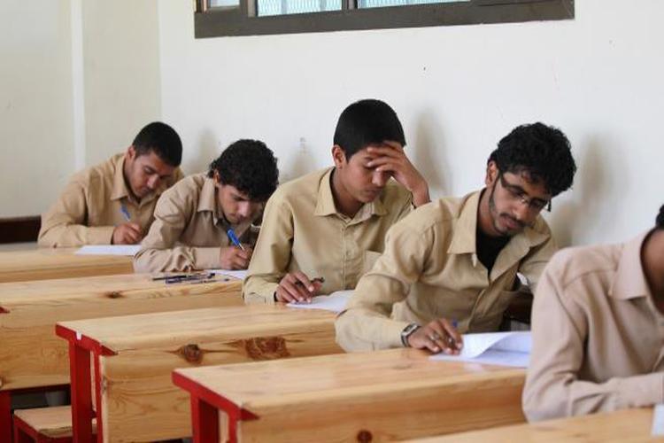 مئات الآلاف من الطلاب في اليمن يبدأون امتحانات الشهادة الثانوية والأساسية
