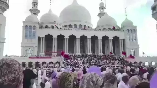 مئات المسلمين في الصين يمنعون السلطات من هدم مسجد