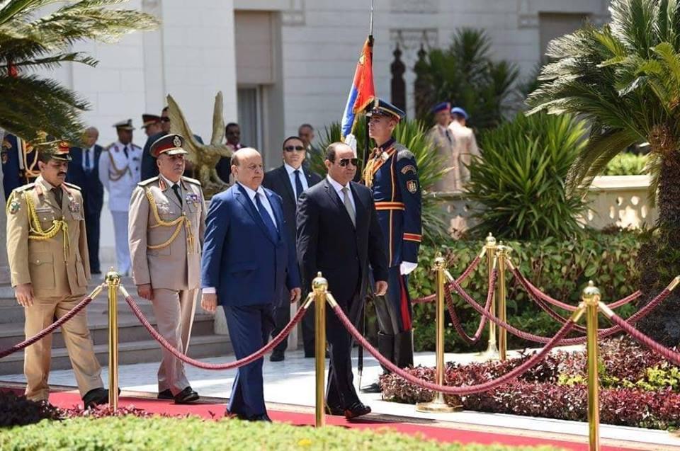 الرئيس هادي يغادر مصر.. والعليمي: وعود بتسهيلات للمقيمين اليمنيين