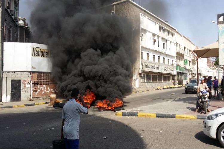 احتجاجات في عدن ضد ارتفاع الأسعار وتدهور العملة المحلية