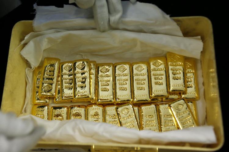 الذهب يسجل أعلى مستوياته في 8 أشهر