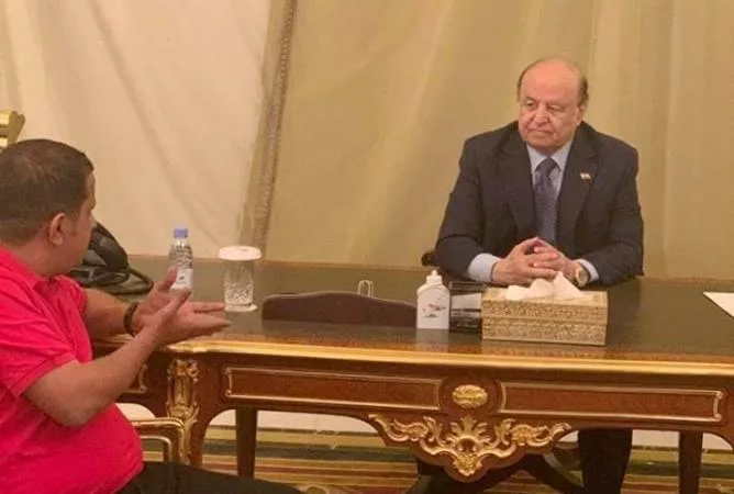 فتحي بن لزرق خلال اللقاء مع الرئيس عبدربه منصور هادي في الرياض