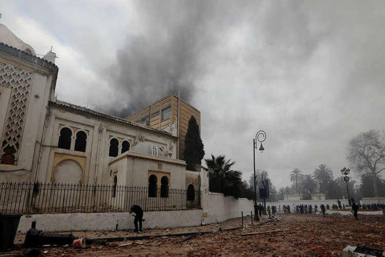 تعرض أقدم متحف في الجزائر للنهب والتخريب.. صور
