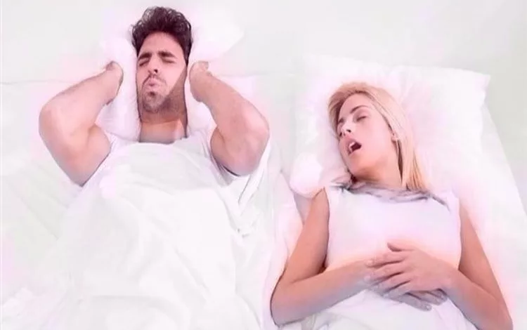 الشخير أثناء النوم ليس حكراً على الرجال