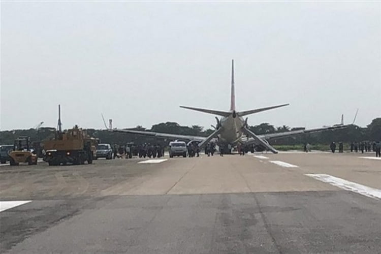 بالفيديو.. طيار ينجح بالهبوط رغم تعطل العجلات الأمامية