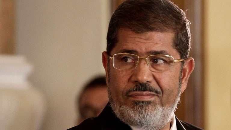 محامي الرئيس المصري الراحل محمد مرسي يكشف إجراءات دفنه