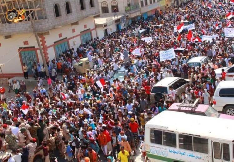 تظاهرة حاشدة في سقطرى تهتف بالروح بالدم نفديك يا يمن