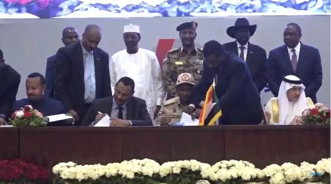 توقيع اتفاق الوثيقة الدستورية في السودان بين المجلس العسكرية وقوى الحرية والتغيير