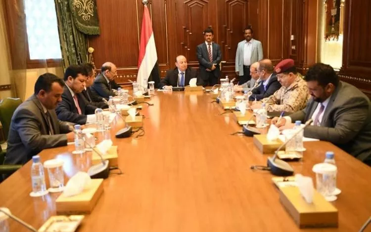 الرئيس هادي في اجتماع الحكومة اليمنية بعد أحداث عدن