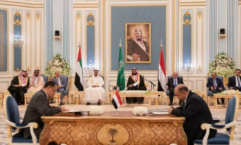 توقيع اتفاق الرياض بين الحكومة والانتقالي بحضور هادي وبن سلمان وبن زايد