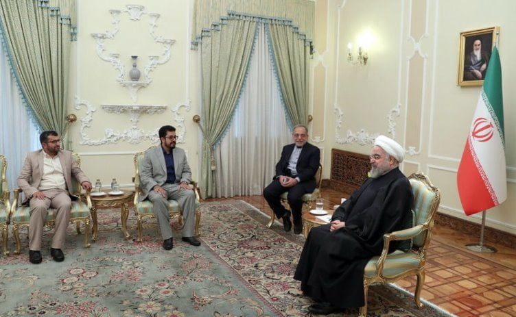 الرئيس الإيراني حسن روحاني يستقبل سفير الحوثيين