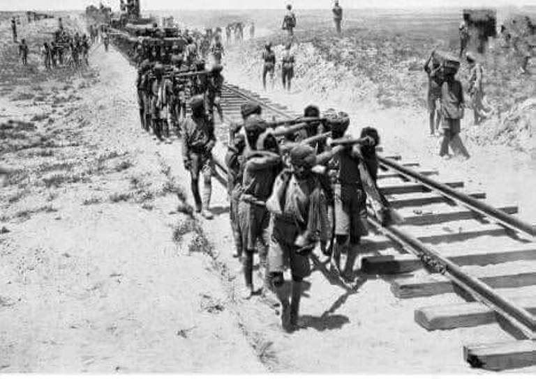 بالصورة.. قبل أكثر من 100 سنة: سكة حديد في اليمن