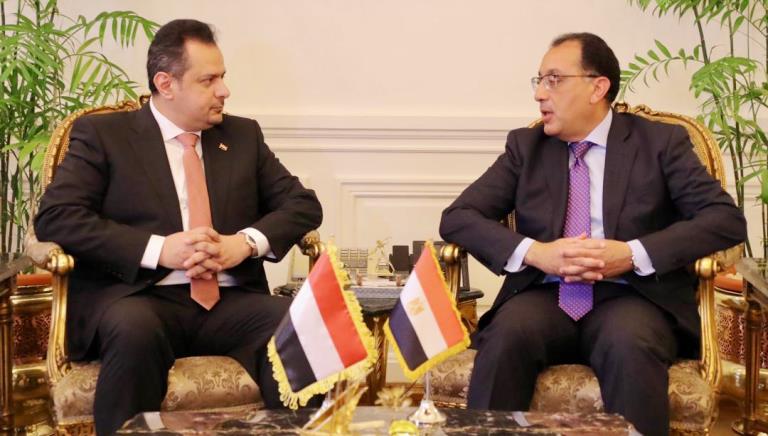 رئيس الحكومة المصرية مصطفى مدبولي مع نظيره اليمني معين عبدالملك