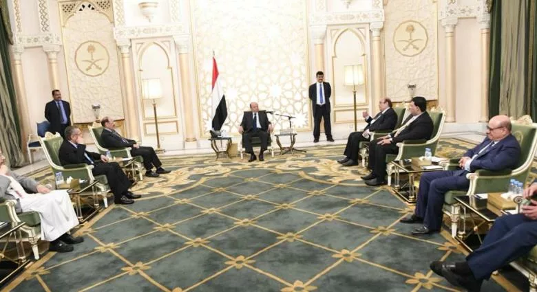اجتماع الرئيس هادي مع مستشاريه لمناقشة تشكيل الحكومة