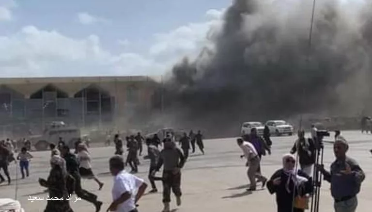 دمار من أثار التفجيرات في مطار عدن جنوبي اليمن