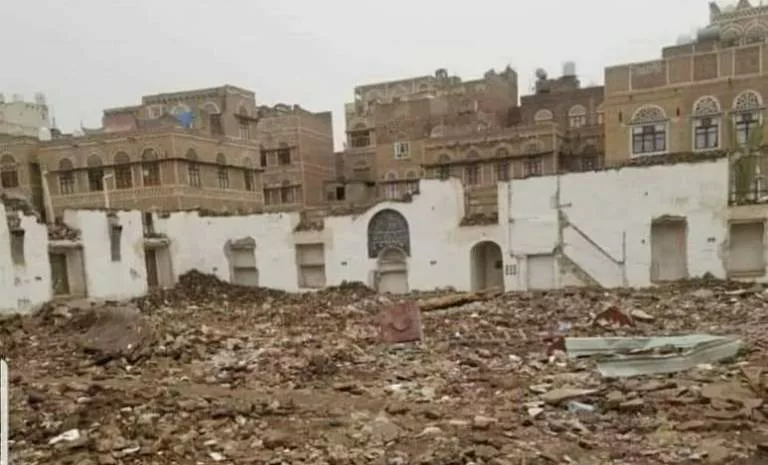 الحوثيون يهدمون مسجد النهرين التاريخي في صنعاء القديمة