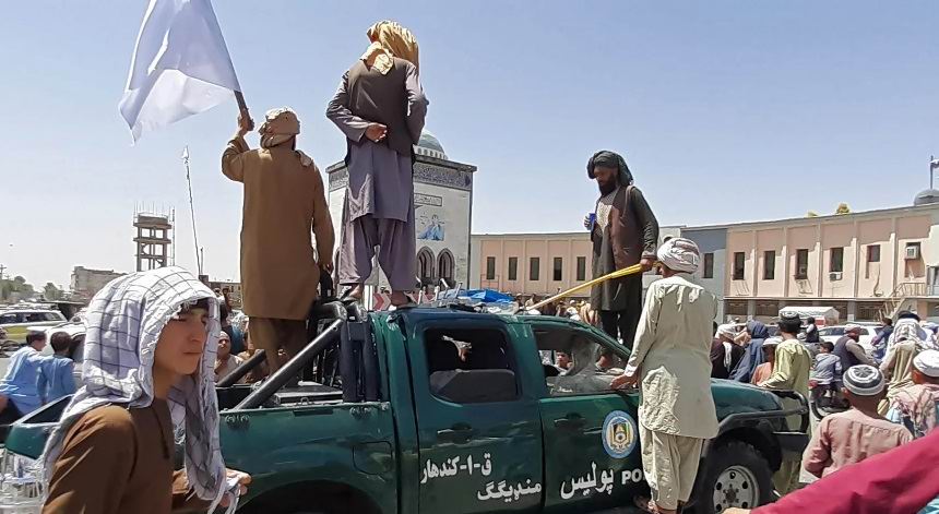 طالبان ترفع أعلامها في عواصم أقاليم أفغانستان