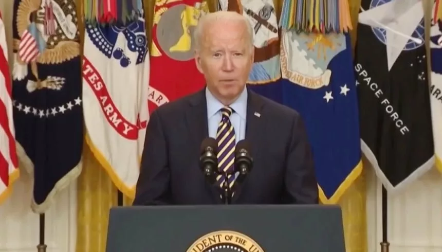 الرئيس الأمريكي جو بايدن يلقي كلمة حول أفغانستان بعد سيطرة طالبان