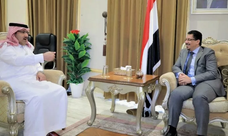وزير الخارجية اليمني أحمد بن مبارك مع السفير السعودي محمد آل جابر