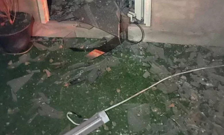 شظايا مقذوفات طائرات مسيرة مفخخة وصواريخ باليستية أطلقها الحوثيون تجاه السعودية