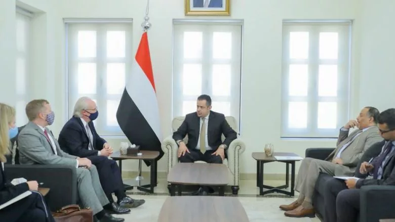 لقاء رئيس الحكومة اليمنية معين عبدالملك مع المبعوث الأمريكي ليندركينغ