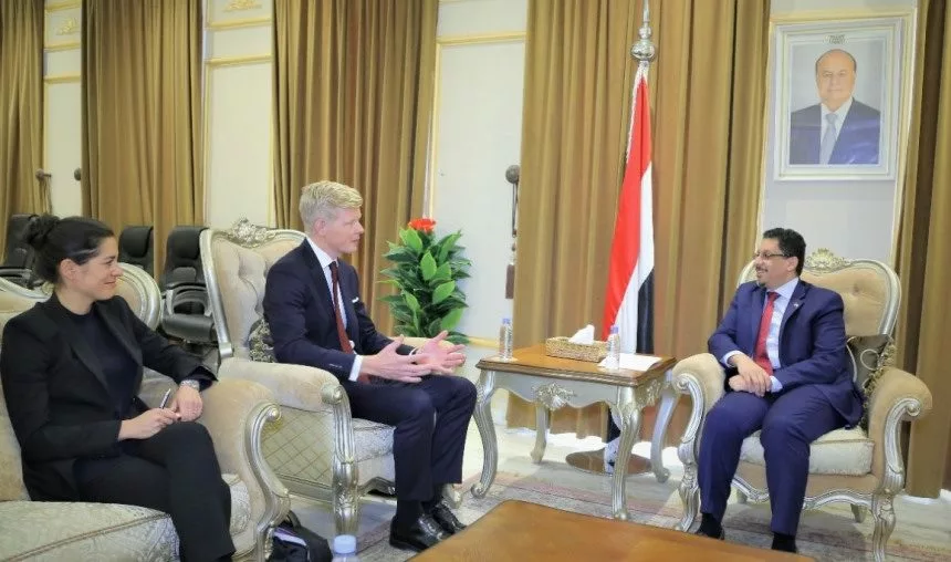 غروندبرغ خلال لقاء مع وزير الخارجية اليمني أحمد بن مبارك في الرياض