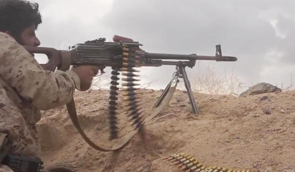 جانب من المواجهات بين الجيش وميليشيات الحوثيين في مأرب