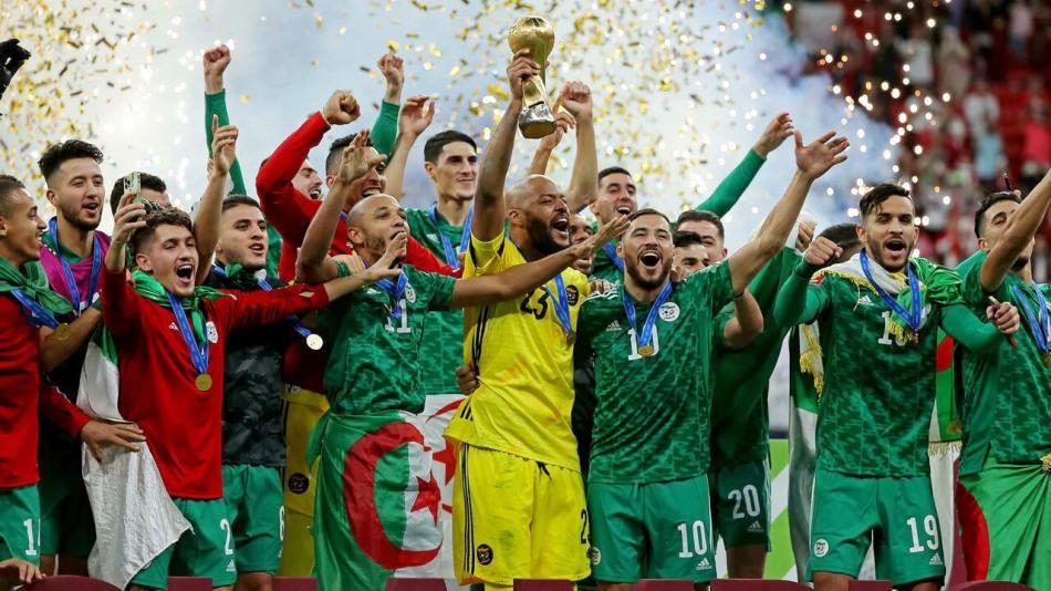 الجزائر يفوز ببطولة كأس العرب بعد مباراة مثيرة مع تونس